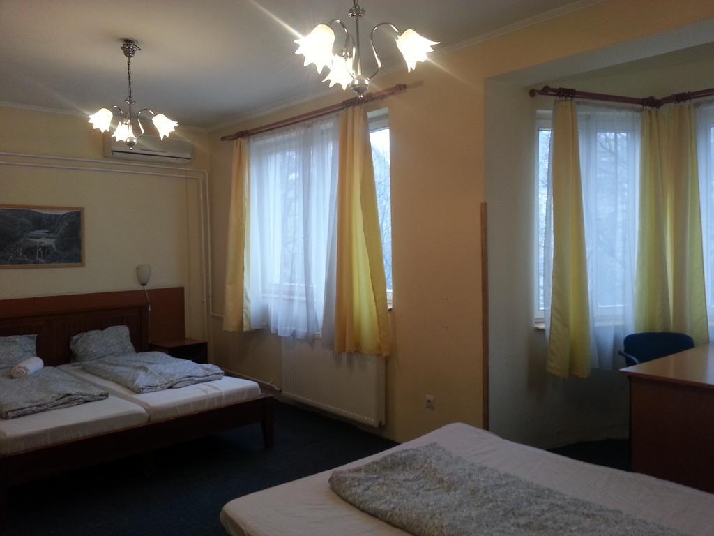 Carmen Pension Budapest Habitación foto